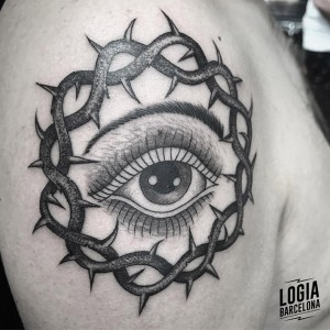 tatuaje_hombro_ojo_espinas_Logia_Barcelona_Willian_Spindola